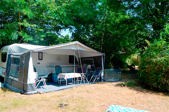 location à La Roche sur Yon dans un camping avec emplacement et piscine 